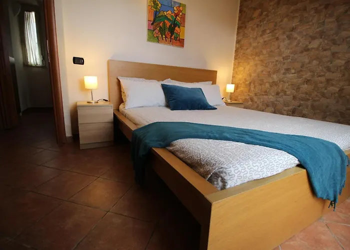 Attico con Jacuzzi, terrazzo e fibra Appartamento *