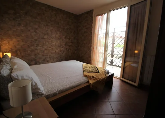 Attico con Jacuzzi, terrazzo e fibra