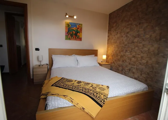 Attico con Jacuzzi, terrazzo e fibra Appartamento