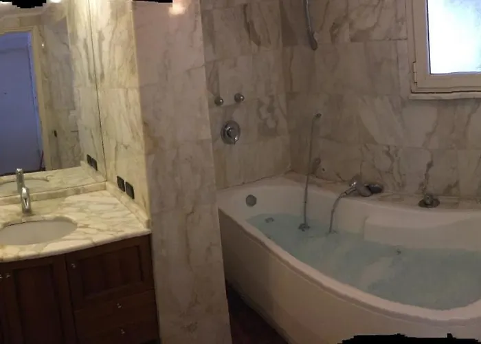 Attico con Jacuzzi, terrazzo e fibra
